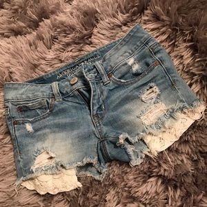 Lightwash blue jean shorts